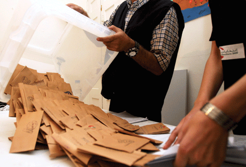 C_NB-Lebanese-election-employees-empty-a-ballot-box-after-the-close-of-their-polling-station-in-Zahle-in-the-Bekaa-valley