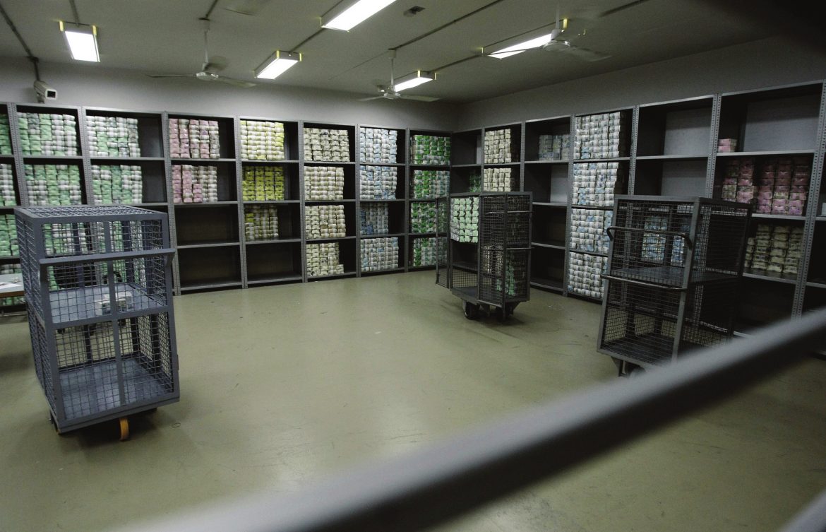 FIN_1-EI-Lebanese-lira-money-bills-are-packed-on-shelves-inside-a-safe-at-Lebanon_s-Central-Bank-in-