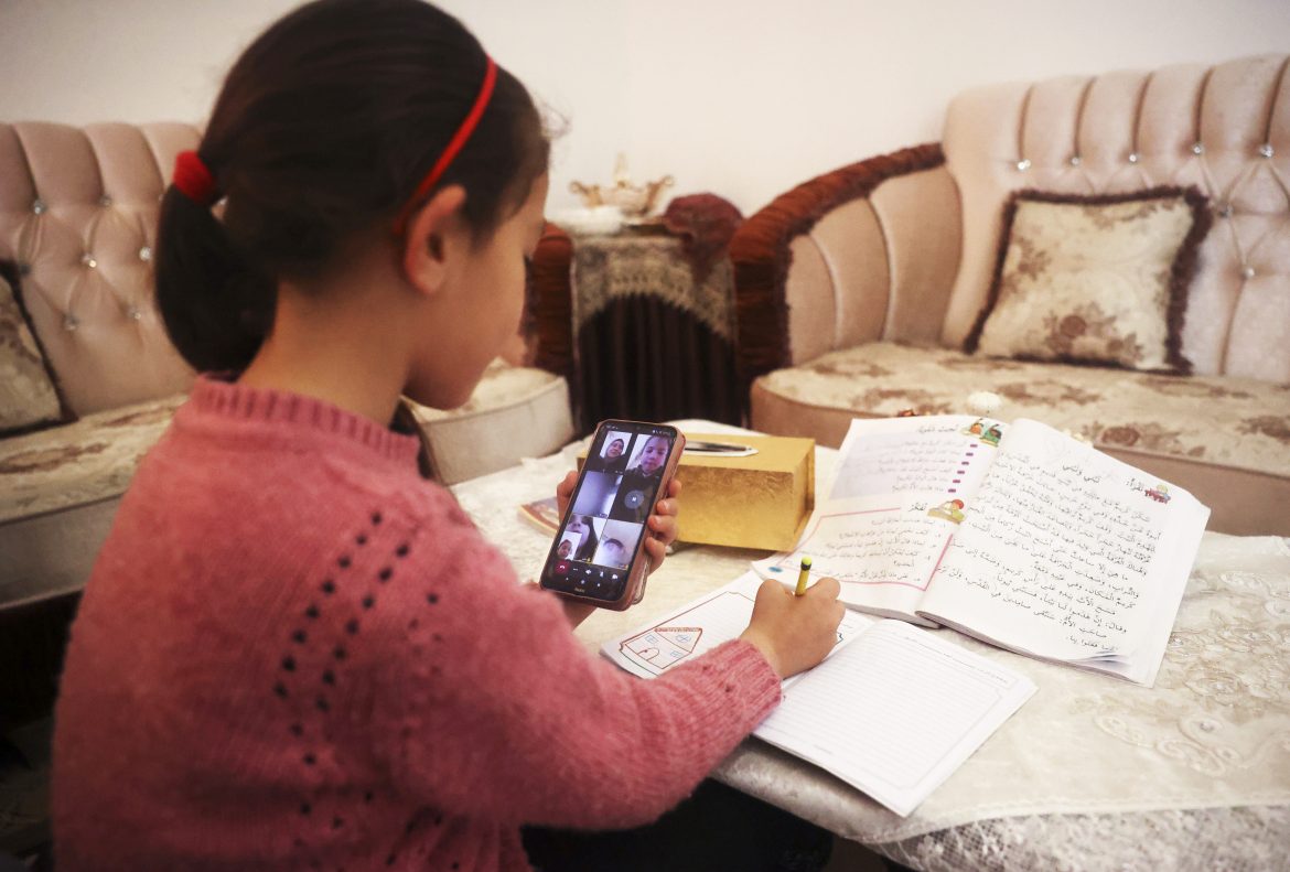 PALESTINIAN-HEALTH-VIRUS-EDUCATION